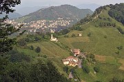91 Vista su Selvino e Salmezza in primo piano